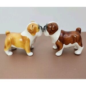 Bulldogs Attractives Salt Pepper Shaker Made of Ceramic Magnetic New *No Box